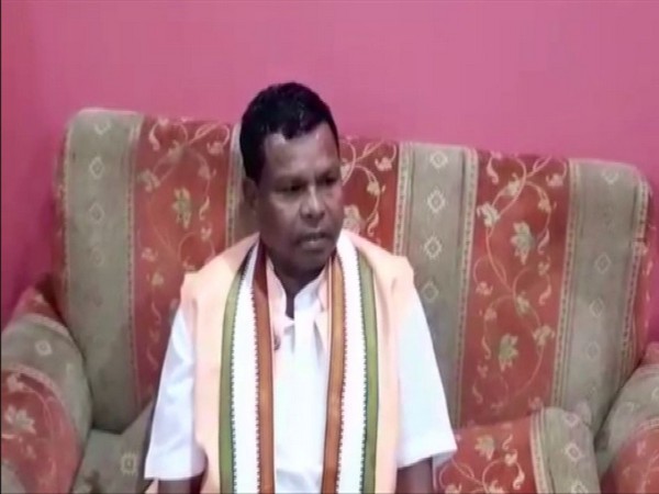 Chhattisgarh Excise Minister Kawasi Lakhma talking to media in Raigarh. Photo/ANI