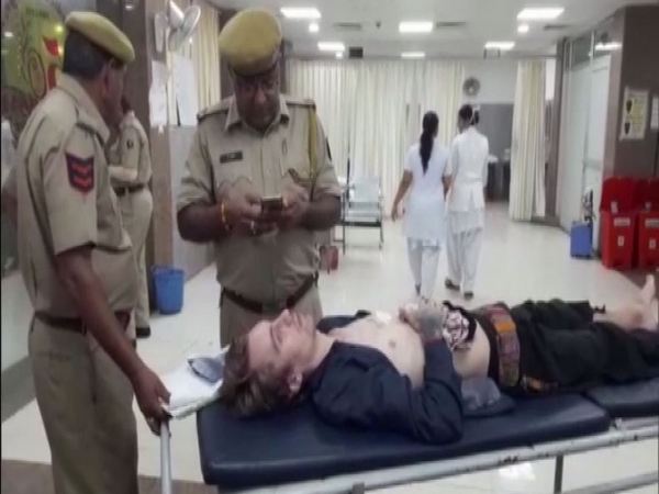 An injured French national at Jawahar Lal Nehru Hospital in Pushkar for the treatment. [Photo/ANI]