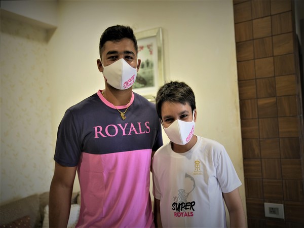 Riyan Parag with fan (Photo/ Rajasthan Royals)