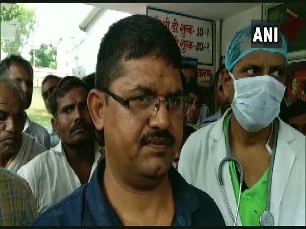 Sub Divisional Officer Hemraj Paridwal briefing about the incident