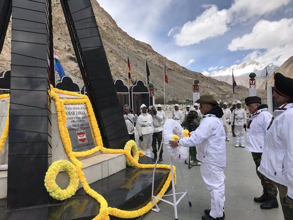 Defence Minister Rajnath Singh paying tributes to soldiers who sacrified their lives in Siachen Glacier. (Photo Credits: Defence Minister Twitter)