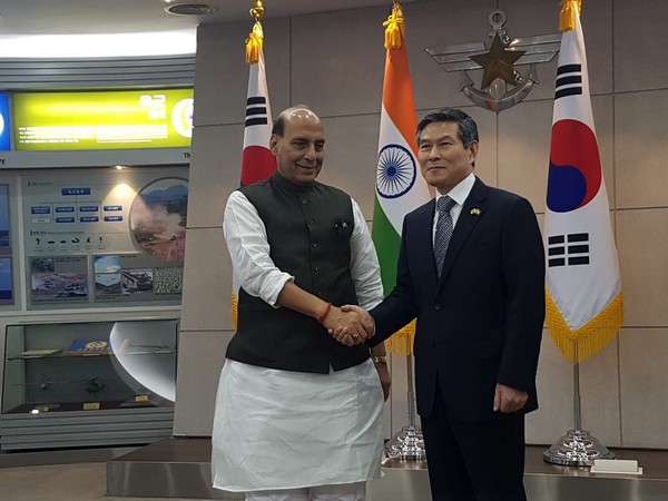 Defence Minister Rajnath Singh with his South Korean counterpart Jeong Kyeong-Doo in Seoul (File photo)