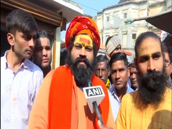 Hanumangarhi Mahant Raju Das speaking to ANI on Friday