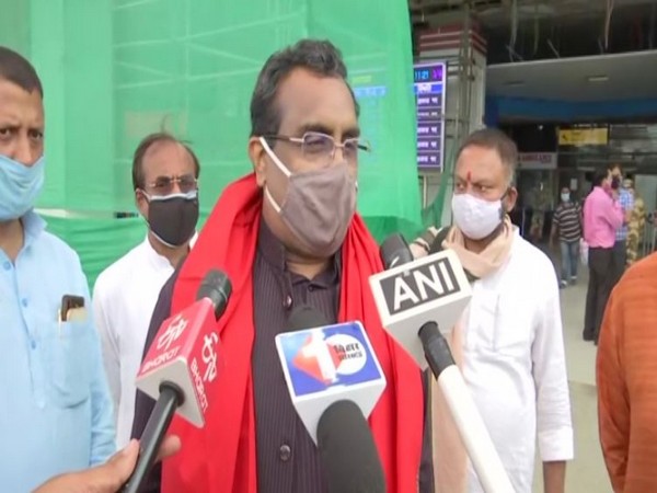 BJP national general secretary Ram Madhav speaks to media in Patna on Sunday [Photo/ANI]