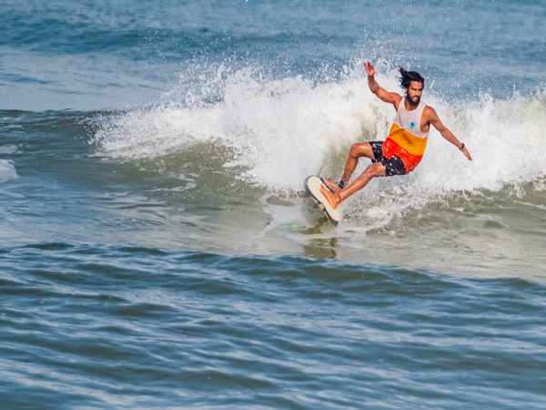 Ramesh Budhial in action during Indian Open of Surfing (Image: SFI Media)
