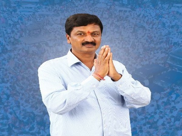 Karnataka Cabinet Minister Ramesh Jarakiholi (Image courtesy: Twitter)