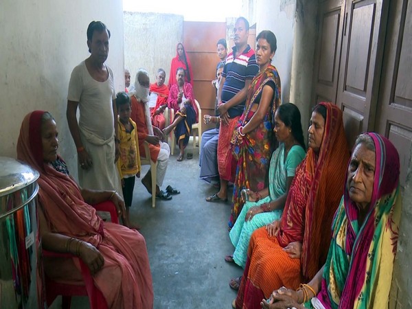 Pilgrims from Bihar, UP stuck in Rameswaram. Photo/ANI