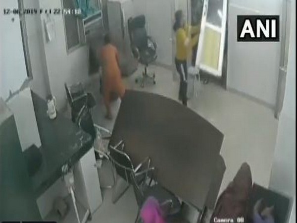 The incident was captured in CCTV (CCTV visuals)