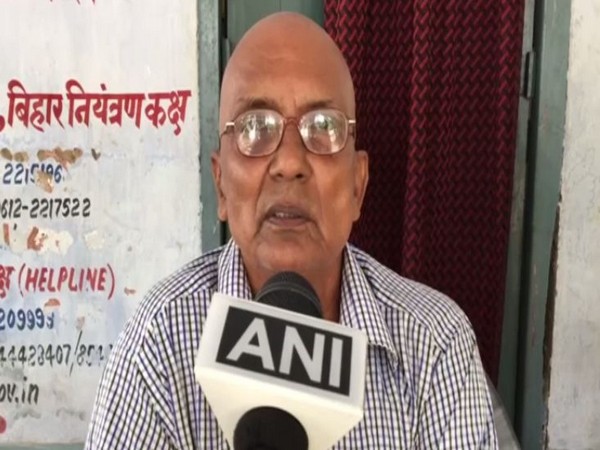 Ram Sevak Thakur, father of Sanjeev Kumar speaking to ANI in Muzaffarpur, Bihar on Wednesday. Photo/ANI