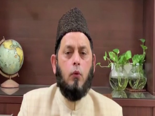 Maulana Khalid Rasheed Firangi has appealed to people to observe Ramzan in their homes. Photo/ANI