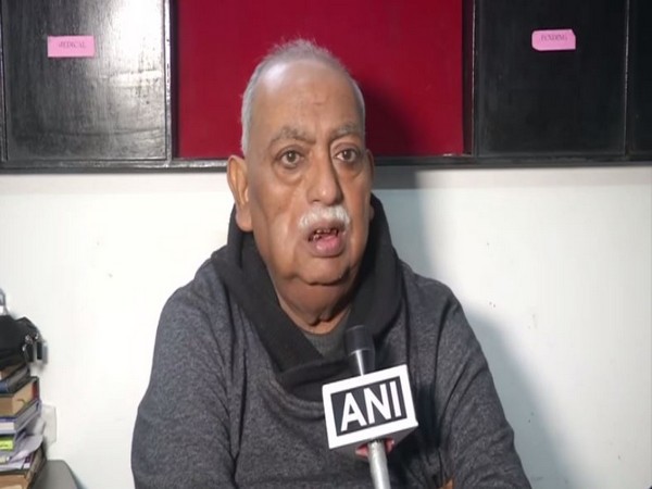 Poet Munawwar Rana speaking to ANI in Lucknow on Tuesday