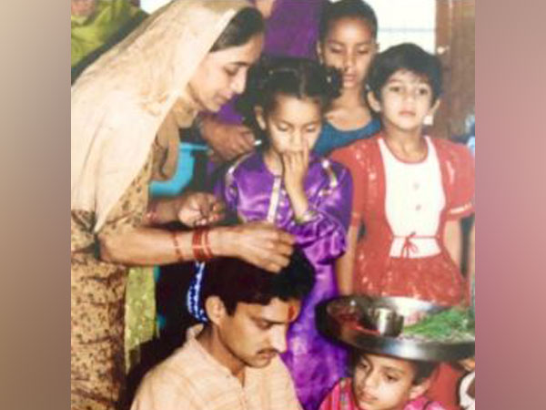 Kangana Ranaut caught sucking her fingers, Image courtesy: Instagram 