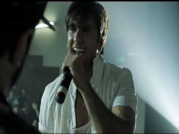 Ranveer Singh as Murad in 'Gully Boy' (Image source: YouTube) 