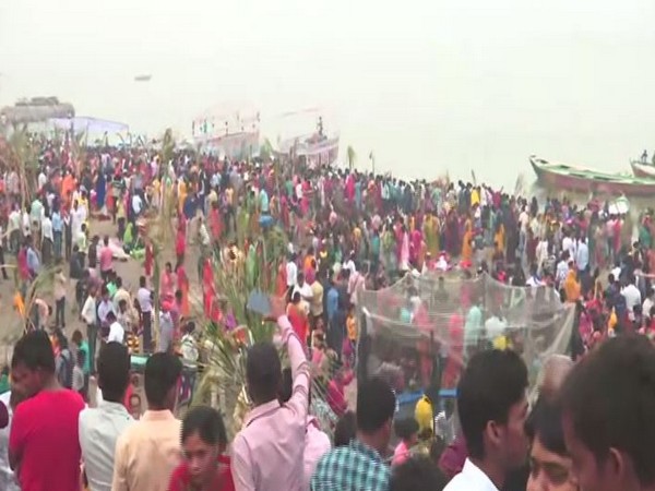 Thousands of devotees offered 'Sandhya Arghya' on the third day of Chhath Puja in Ranchi on Saturday. Photo/ANI