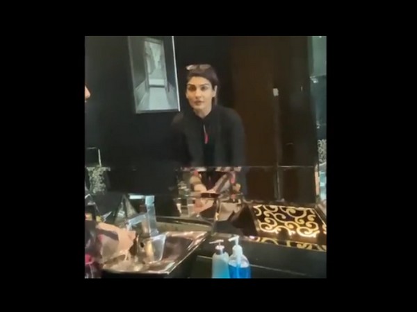 A still from the video shared by actor Raveena Tandon (Image courtesy: Instagram)