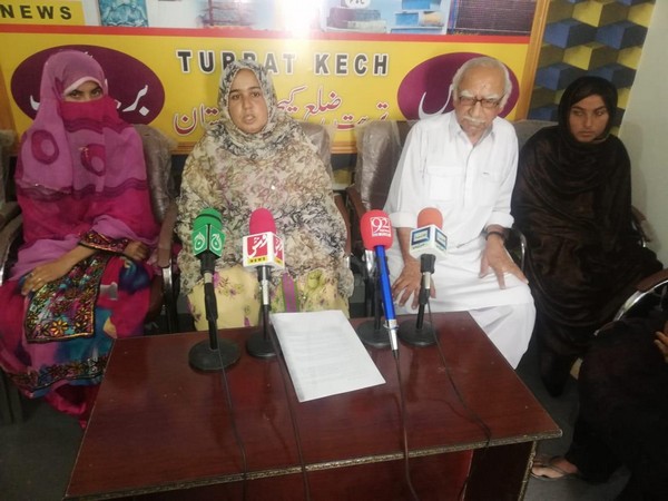 The relatives of Irfan Baloch and Noor Khan Baloch along with Human Rights Commission of Pakistan Makuran chapter coordinator Ghani Parwaz holding a press conference on Wednesday. Photo/ANI