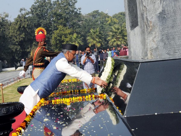 Uttarakhand Chief Minister Trivendra Singh Rawat pays floral tribute at National Police Memorial in New Delhi on Monday. Photo/ANI