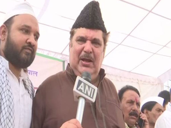 Veteran actor Raza Murad speaking to ANI in Bhopal on Wednesday.