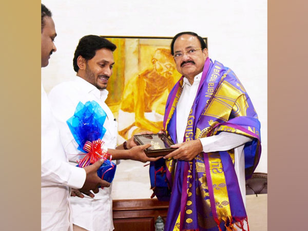 Andhra Pradesh Chief Minister YS Jagan Mohan Reddy meets Vice President M Venkaiah Naidu (Source Twitter)