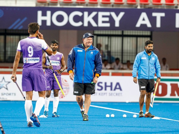 Coach Graham Reid with the Indian hockey team (file image)