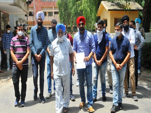 Reliance store owners submit memorandum to Punjab CM. (Photo/ANI)