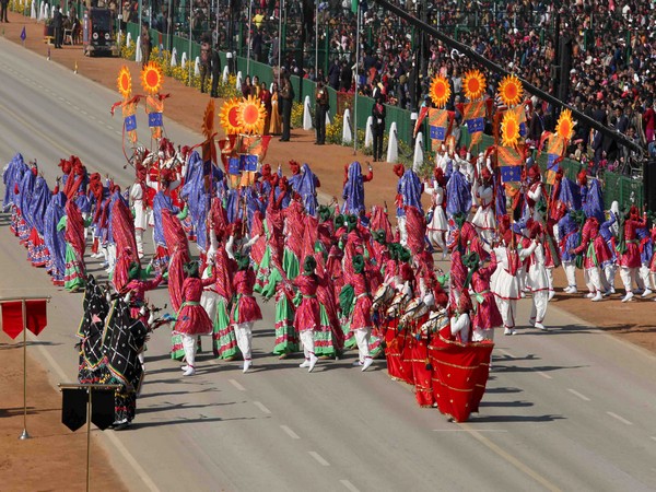 Artists perform during the full dress rehearsal for the Republic Day Parade, in New Delhi on January, 23.