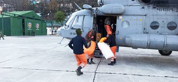  Rescue workers at the site of a collapsed dam in southeast Brazil