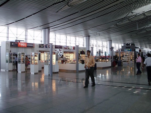 Transit retail provides retailers with captive audience that is willing to spend