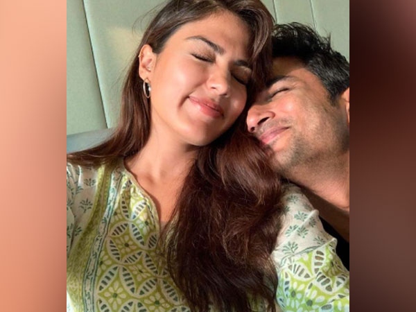 Bollywood actor Rhea Chakraborty with late actor Sushant Singh Rajput (Image Source: Instagram)