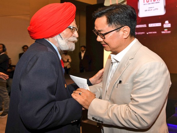 Balbir Singh Sr (L) and Kiren Rijiju (R). (Photo/Kiren Rijiju Twitter) 