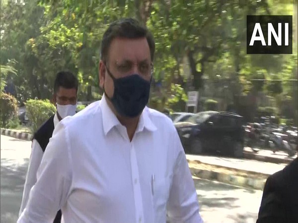 ABG Shipyard former chairman Rishi Aggarwal reaches CBI headquarter (Photo/ANI)