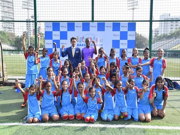 Rishi Srivastava, MD & CEO of Tata AIA Life Insurance, with Anton Blackwood, AIA Hotspurs celebrity coach with under-privileged girls