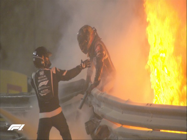 Romain Grosjean escaping out of his car after the horrific crash (Photo/ Formula 1 Twitter)