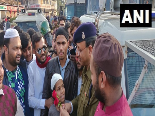 Protesters offering roses to police personnel in Bhopal on Friday.