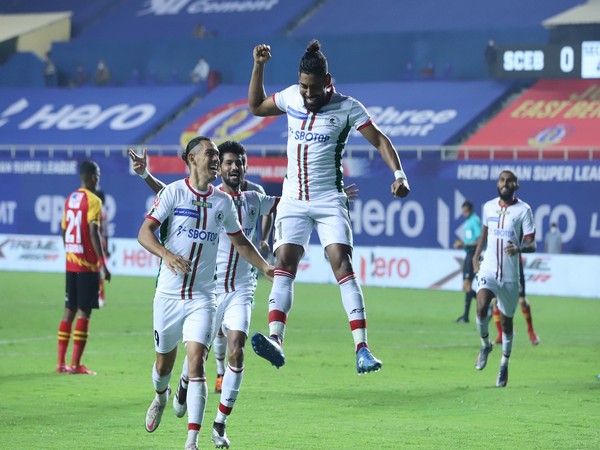 Roy Krishna celebrating with teammates after scoring a goal (Photo/ ISL)