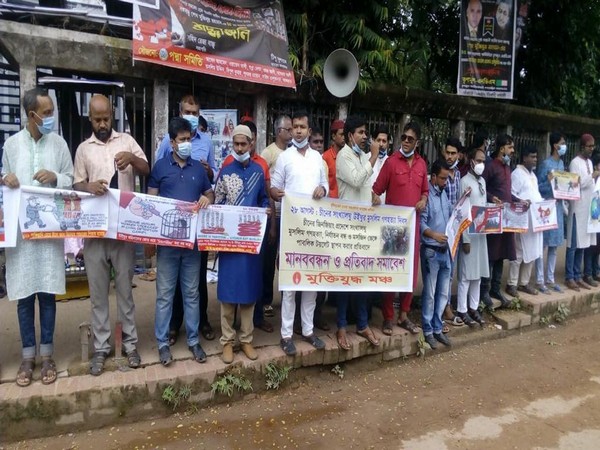 Bangladesh Freedom Fighters holding protest outside Dhaka Press Club condemning Chinese brutality on Uyghur Muslims. Photo/ANI