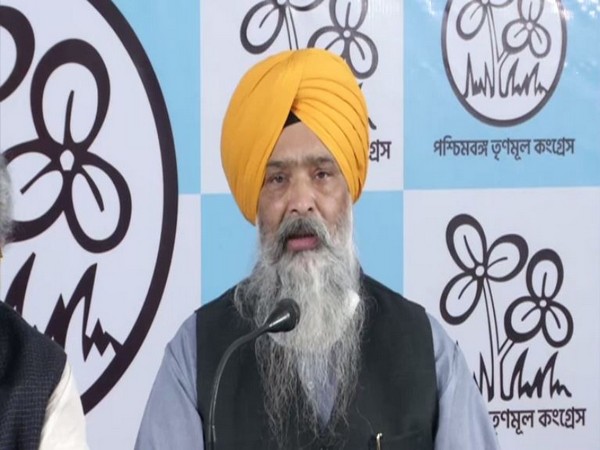    Shiromani Akali Dal vice president, Prem Singh Chandumajra addressing press conference in Kolkata. (Photo/ ANI)