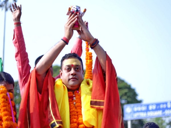 BJP leader Sambit Patra holding idol of Lord Jagannath