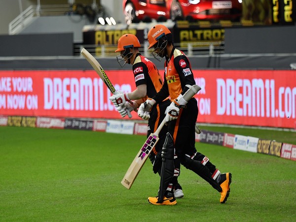 Wriddhiman Saha and David Warner in action against Delhi Capitals (Photo/ iplt20.com)