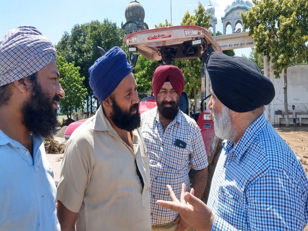 SAD leader and former minister Dr Daljit Singh Cheema talking to Punjab flood victims on Monday. Photo/ANI