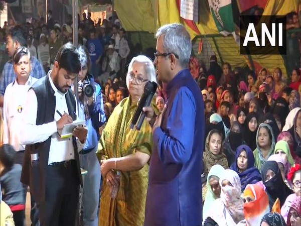 Supreme Court-appointed interlocuters Sanjay Hegde and Sadhana Ramachandran interacting with the anti-CAA protesters at Shaheen Bagh on Tuesday. Photo/ANI
