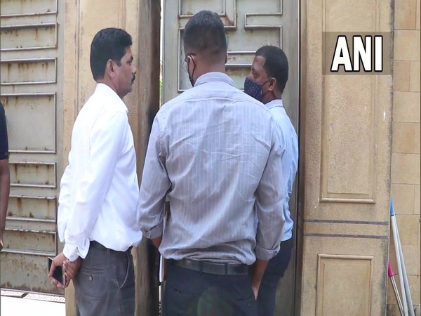 NCB team outside Mannat in Mumbai (Photo/ANI)