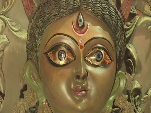 Durga idol installed with gold eyes (Photo/ANI)