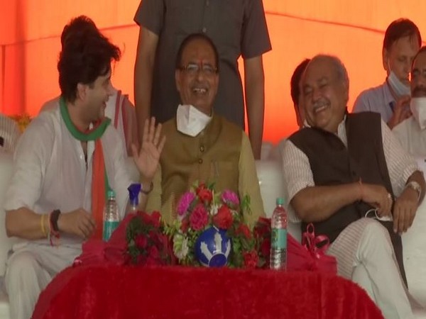 RS MP Jyotiraditya Scindia (Left), Madhya Pradesh Chief Minister Shivraj Singh Chouhan (Centre) and Union Minister Narendra Singh Tomar (Photo/ANI)