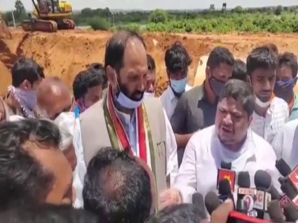 TPCC President Uttam Kumar Reddy and TPCC Executive President Ponnam Prabhakar while speaking to media. (Photo/ANI)
