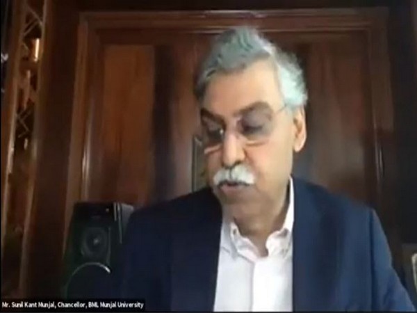 SK Munjal, Chancellor, BML Munjal University & Chairman, Hero Enterprise addressing the faculty members and the new graduates at the e-convocation