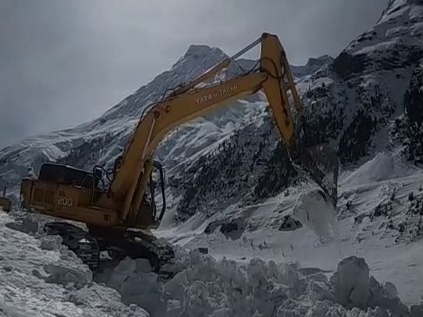Snow clearing operation underway at Manali-Leh road [Photo/ANI]