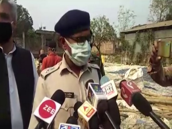 Malda SP Aloke Rajoria speaking to reporters. Photo/ANI