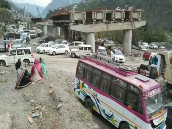 Vehicular traffic resumes after being suspended for two days due to landslide. Photo/ANI