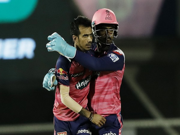 Yuzvendra Chahal and Sanju Samson celebrate after dismissing Shreyas Iyer (Image: IPL Twitter)